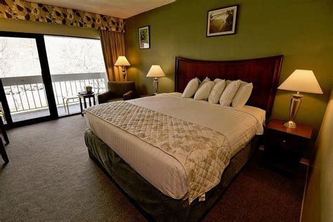 Hawks nest lodge - 2.7. Service. 3.0. Value. 3.2. Hawk's Nest Lodge is a warm, friendly, family oriented 26 room lodge in Osage Beach, Mo next to the Grand Glaze Bridge. Our lake view rooms have a beautiful view of the lake with chairs provided on the walk deck you can sit and enjoy the view. Our sparkling pool is the main attraction on hot …